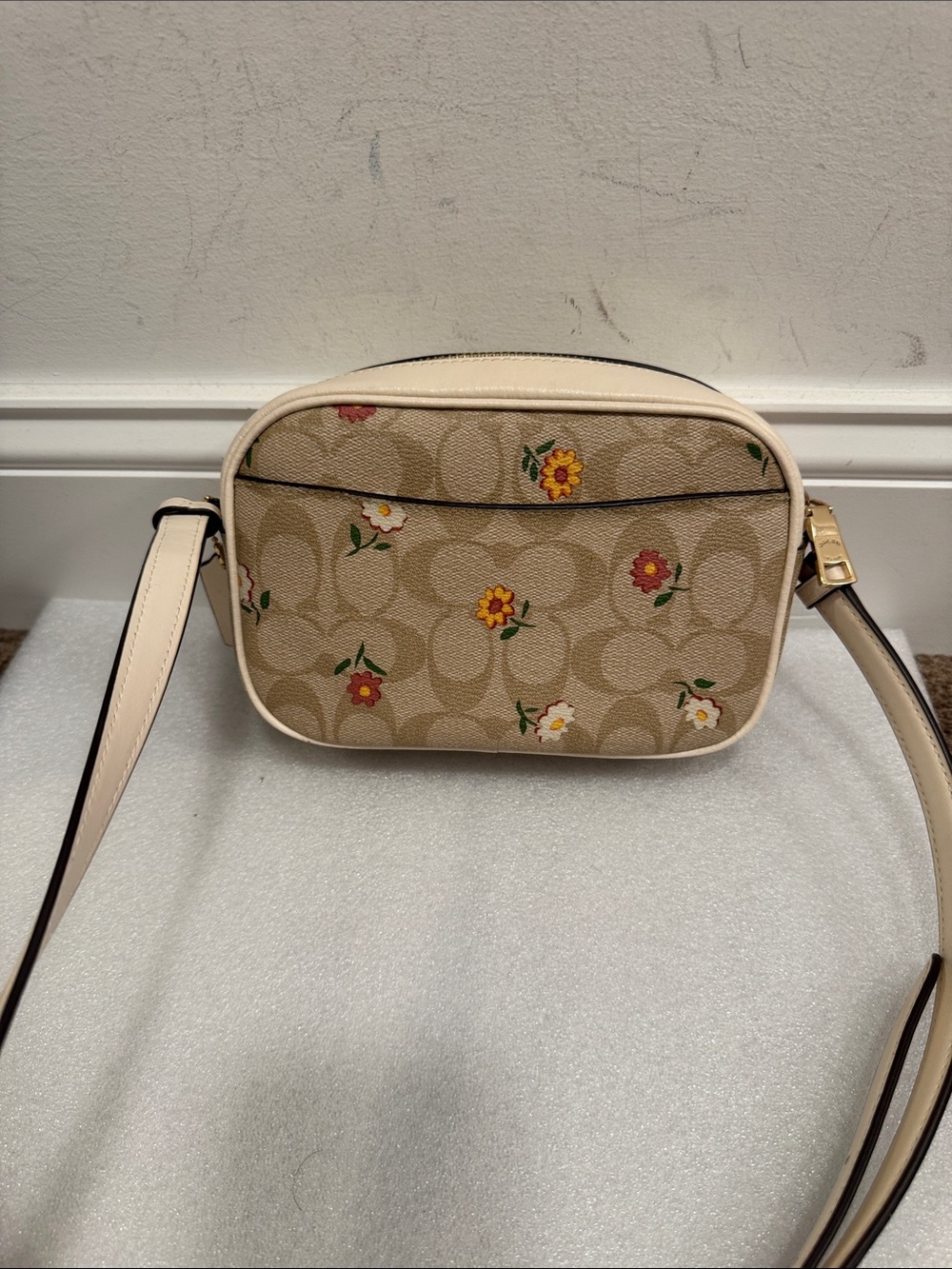 Coach Mini Jamie Camera crossbody Bag in Signature Canvas Ditsy floral Print - Picture 3 of 9